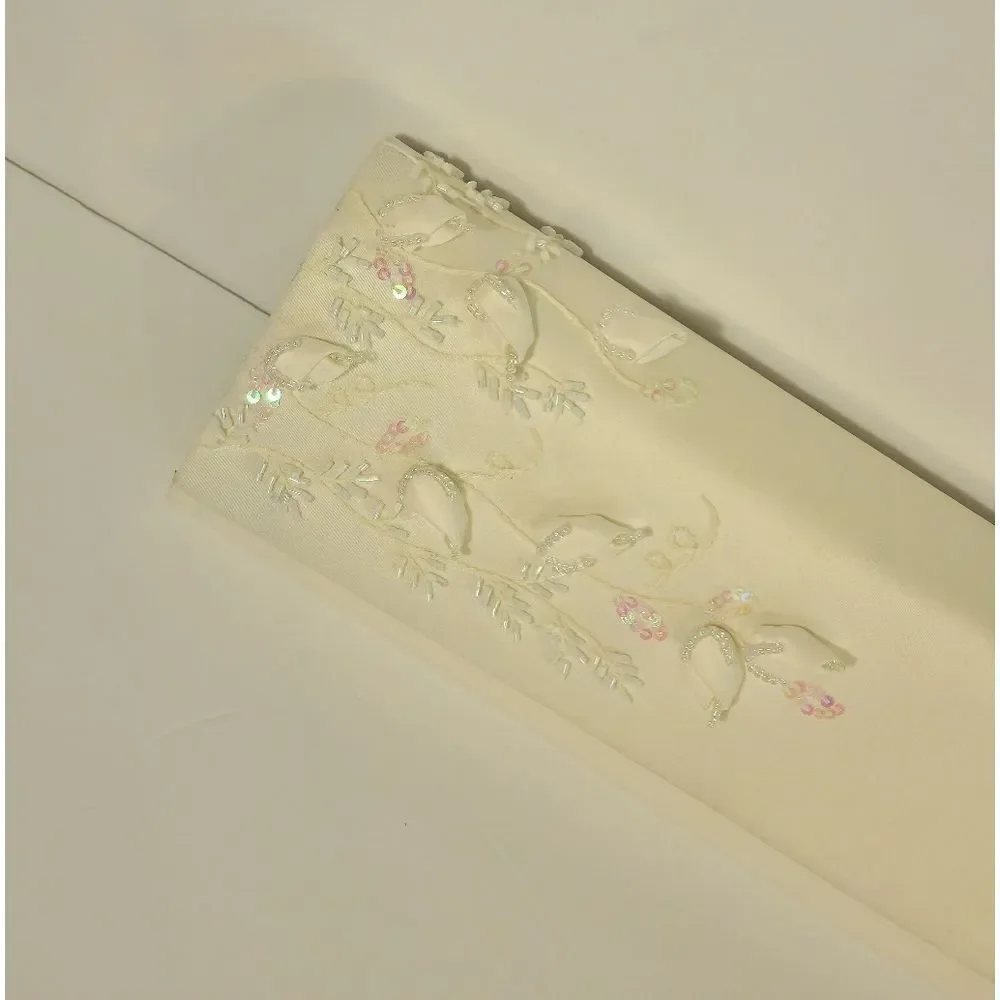 Things Remembered Vintage Cream Silk Beaded Clutch Bag